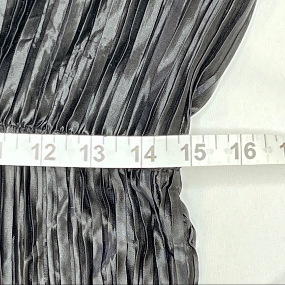 Vintage Torrid Black Crinkle One Shoulder Top Size 2 - Picture 7 of 12